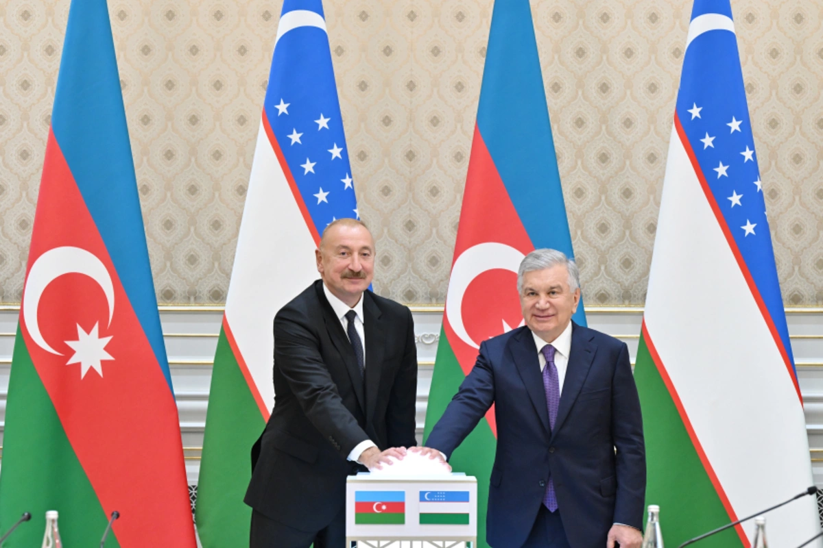 Prezidentlər İlham Əliyev və Şavkat Mirziyoyev Azərbaycanın Özbəkistanda həyata keçirdiyi layihələrin açılış və təməlqoyma mərasimində iştirak ediblər Prezidentlər İlham Əliyev və Şavkat Mirziyoyev Azərbaycanın Özbəkistanda həyata keçirdiyi layihələrin açılış və təməlqoyma mərasimində iştirak ediblər