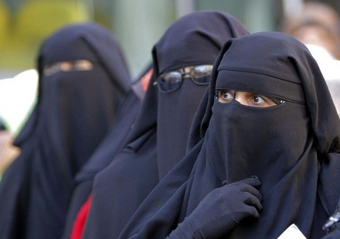 Qırğızıstanda ictimai yerlərdə üzü örtən geyimlər qadağan edilib Qırğızıstanda ictimai yerlərdə üzü örtən geyimlər qadağan edilib