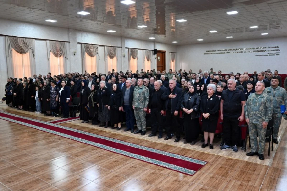 Quru Qoşunlarında şəhid ailələri və müharibə iştirakçıları ilə görüşlər keçirilib Quru Qoşunlarında şəhid ailələri və müharibə iştirakçıları ilə görüşlər keçirilib