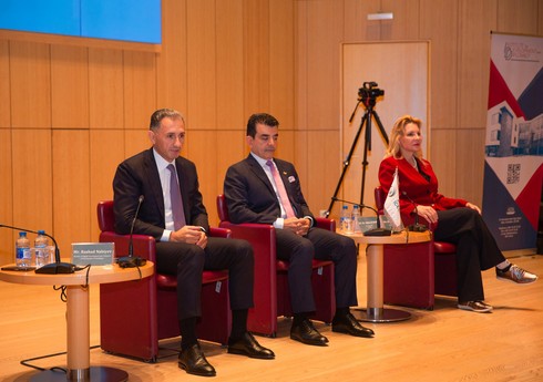 Rəşad Nəbiyev İSESKO ölkələrindən olan tələbələrin suallarını cavablandırıb