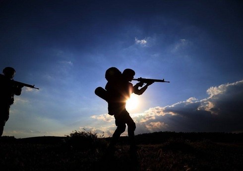 İraqda 3 terrorçu Türkiyə ordusuna təslim olub İraqda 3 terrorçu Türkiyə ordusuna təslim olub