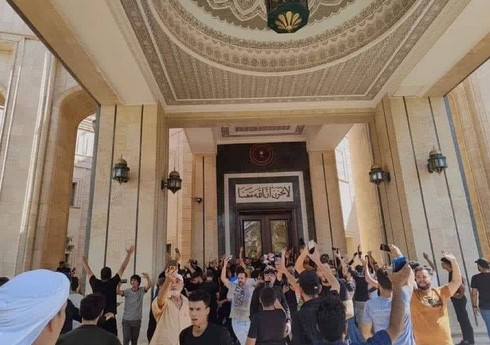 İraqda etirazçılar Respublika Sarayına soxulublar
