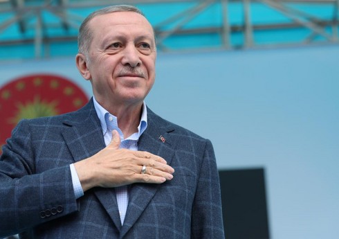 Ərdoğan səlahiyyətlərinin icrasına başlama mərasiminin iştirakçılarının şərəfinə şam yeməyi verib Ərdoğan səlahiyyətlərinin icrasına başlama mərasiminin iştirakçılarının şərəfinə şam yeməyi verib