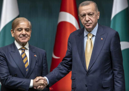 Ərdoğan Türkiyənin Pakistana yardım üçün səfərbər olduğunu bildirib Ərdoğan Türkiyənin Pakistana yardım üçün səfərbər olduğunu bildirib