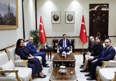 Ərdoğanın köməkçisi YAP nümayəndə heyətini qəbul edib Ərdoğanın köməkçisi YAP nümayəndə heyətini qəbul edib