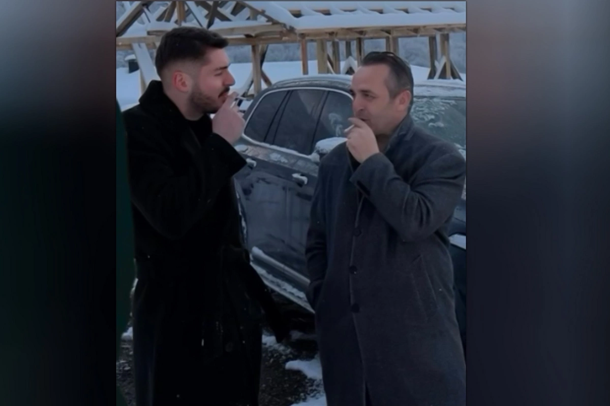 Reper atasına 10 milyonluq avtomobil hədiyyə etdi