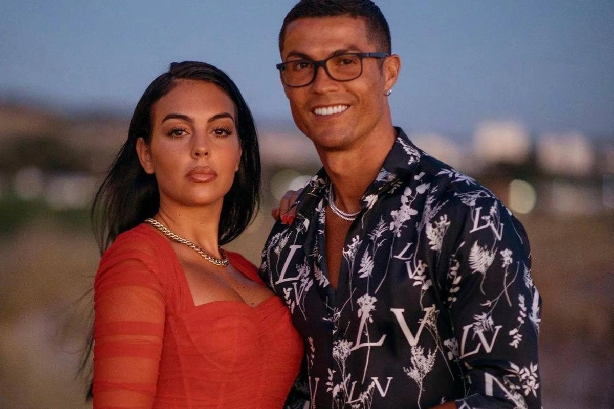 Ronaldo Corcina ilə nə vaxt evlənəcək? Ronaldo Corcina ilə nə vaxt evlənəcək?