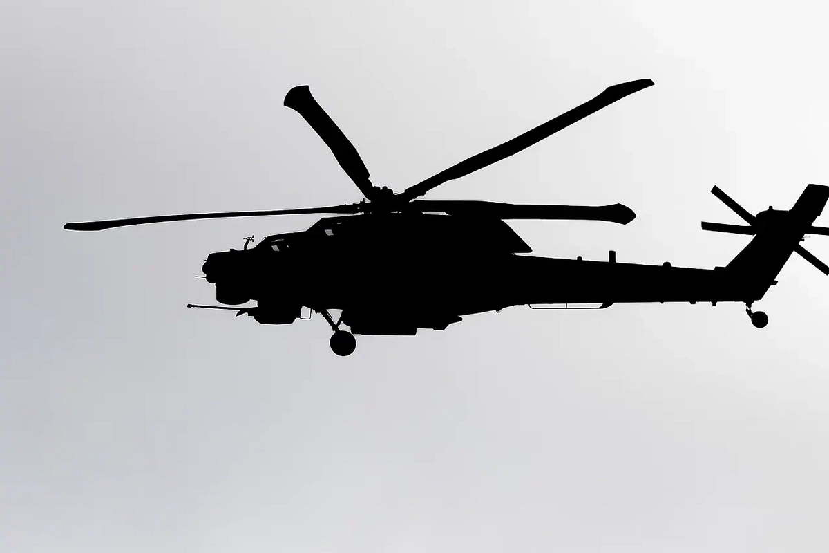 Rusiyada helikopterin pəncərəsi uçuş zamanı düşüb Rusiyada helikopterin pəncərəsi uçuş zamanı düşüb