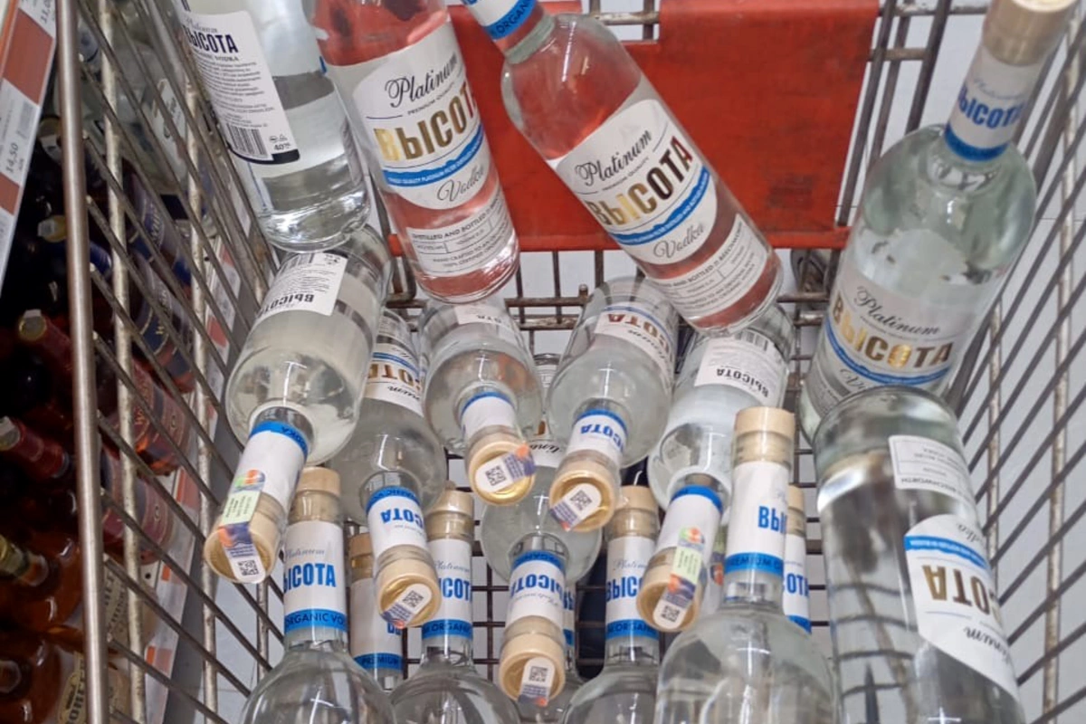 Salyanda marketdə saxta spirtli içkilər aşkarlanıb Salyanda marketdə saxta spirtli içkilər aşkarlanıb