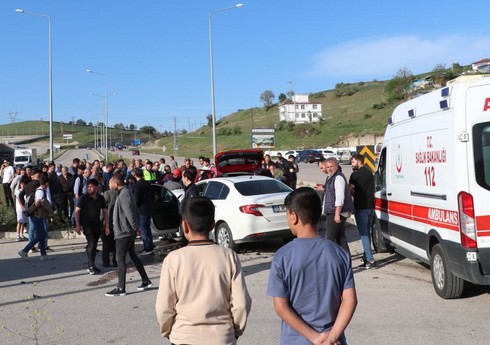 Samsunda ağır yol qəzasında 8 nəfər yaralanıb Samsunda ağır yol qəzasında 8 nəfər yaralanıb