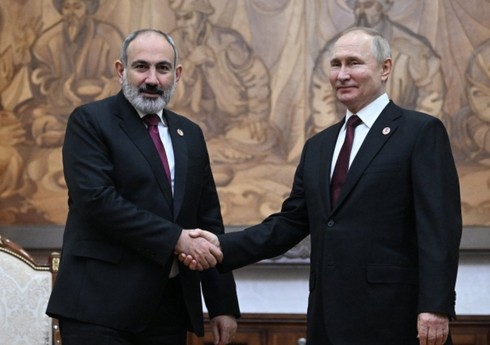 Sankt-Peterburqda Putin ilə Paşinyan arasında ikitərəfli görüş keçirilir Sankt-Peterburqda Putin ilə Paşinyan arasında ikitərəfli görüş keçirilir
