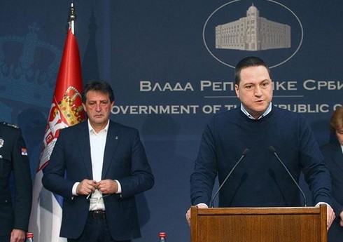 Serbiyada təhsil naziri məktəbə silahlı hücumdan sonra istefa verib