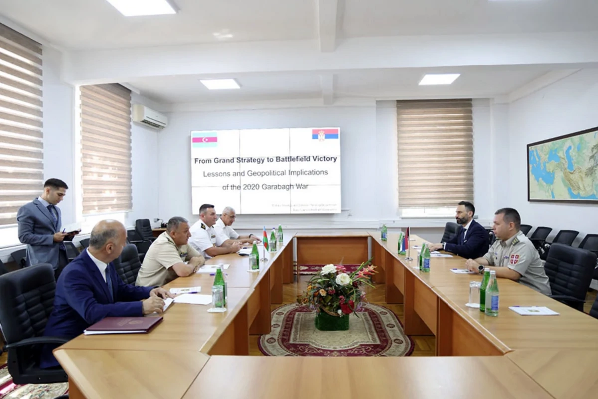 Serbiyalı mütəxəssislər Bakıda: Azərbaycanın hərbi təhsil sistemi öyrənilir
