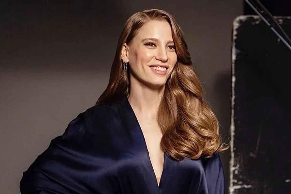 Serenay Sarıkaya bu məşhurlarla sevgili olub Serenay Sarıkaya bu məşhurlarla sevgili olub