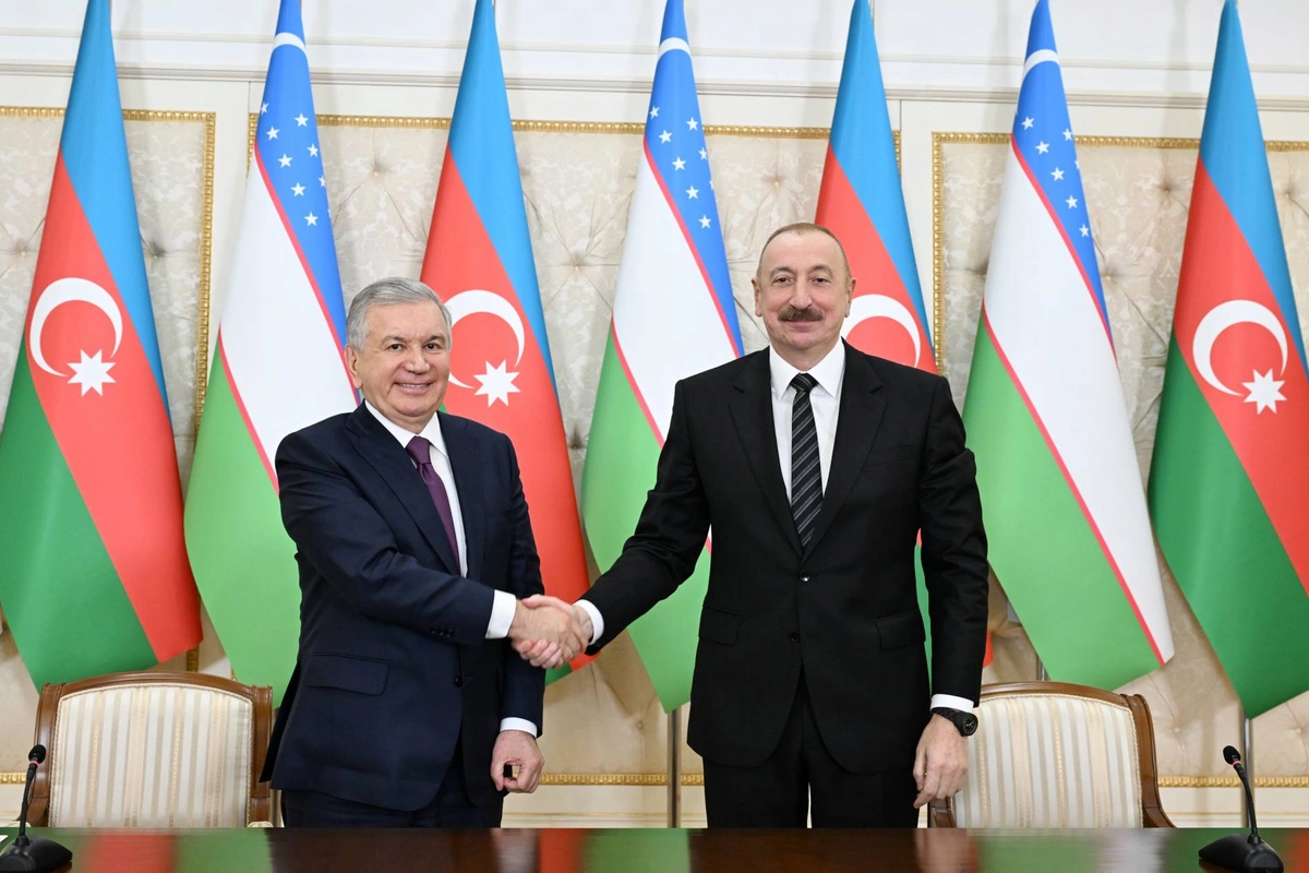 Şavkat Mirziyoyev Azərbaycan Prezidentinə zəng etdi Şavkat Mirziyoyev Azərbaycan Prezidentinə zəng etdi