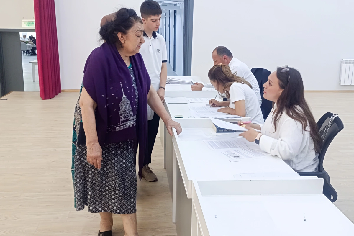 Şükürbəyli kəndində daha 46 ailəyə evlərinin açarları təqdim olunub Şükürbəyli kəndində daha 46 ailəyə evlərinin açarları təqdim olunub