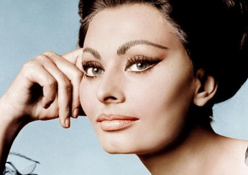 Sofi Loren xəstəxanaya yerləşdirilib Sofi Loren xəstəxanaya yerləşdirilib