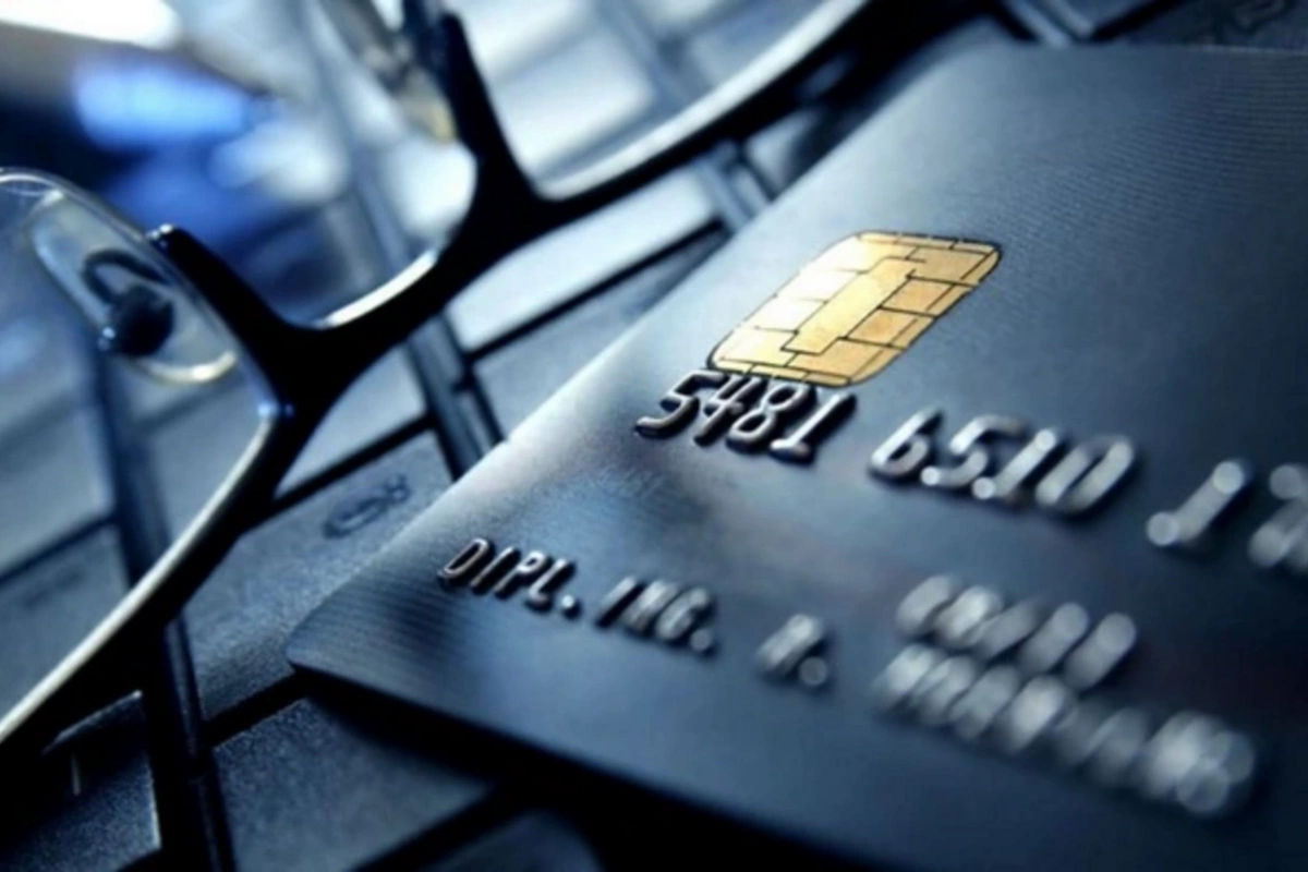 Son bir gündə vətəndaşların bank kartlarından 21 394 manat oğurlanıb Son bir gündə vətəndaşların bank kartlarından 21 394 manat oğurlanıb