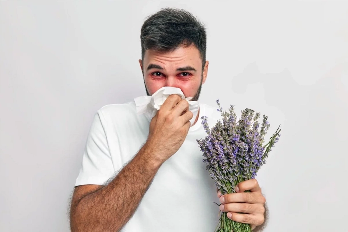 Soyuqdəymə ilə allergiya arasındakı 4 FƏRQ Soyuqdəymə ilə allergiya arasındakı 4 FƏRQ