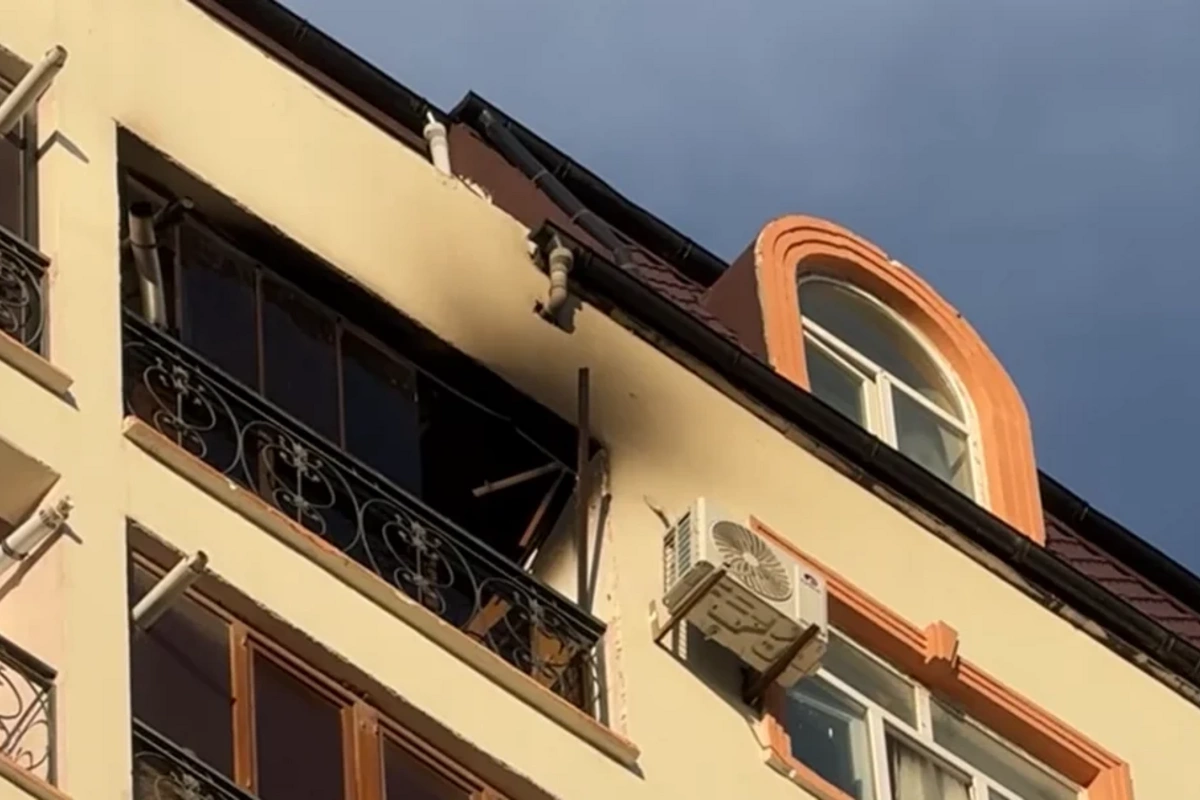 Sumqayıtda yaşayış binasında yanğın baş verib
