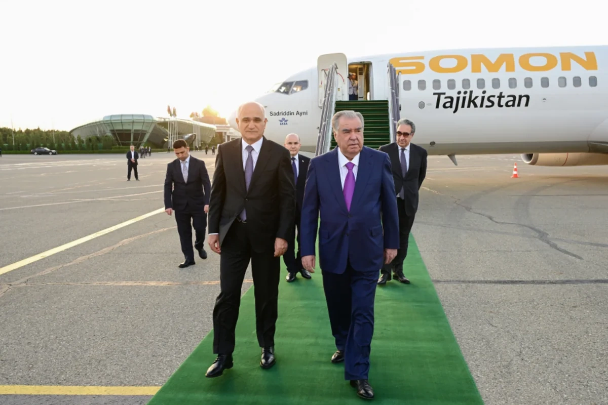 Tacikistan Prezidenti Azərbaycana səfərə gəlib