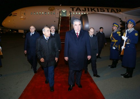 Tacikistan Prezidenti Emoməli Rəhmon Azərbaycana işgüzar səfərə gəlib