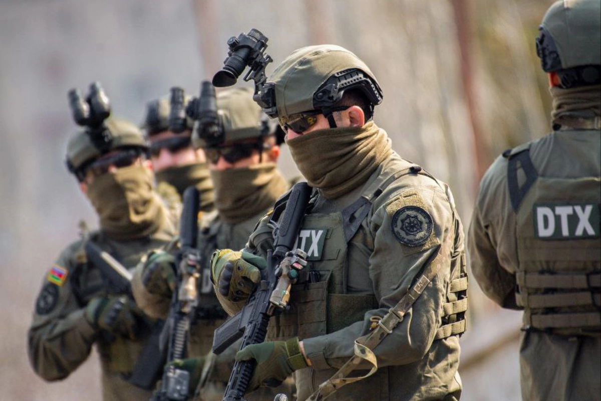 Terror qruplaşmasının fəaliyyətində iştirak edən şəxslər saxlanılaraq ölkəyə gətiriliblər Terror qruplaşmasının fəaliyyətində iştirak edən şəxslər saxlanılaraq ölkəyə gətiriliblər