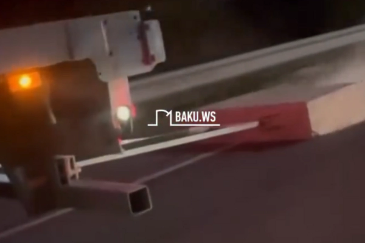 TIR sürücüsü beton piltəni magistral yolda sürüdü