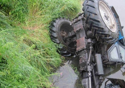 Tovuzda traktor aşıb, sürücü ölüb Tovuzda traktor aşıb, sürücü ölüb
