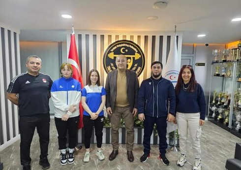 Türkiyə Ağırlıqqaldırma Federasiyasının prezidenti Azərbaycan yığmalarını ziyarət edib Türkiyə Ağırlıqqaldırma Federasiyasının prezidenti Azərbaycan yığmalarını ziyarət edib