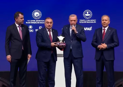 Türkiyə Prezidenti Azərbaycan səfirinə mükafat verib