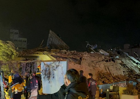 Türkiyədə bina uçub, dağıntılar altında qalanlar var