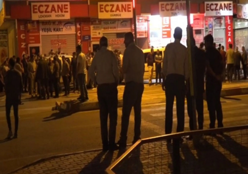 Türkiyədə kütləvi dava zamanı 1 nəfər ölüb, 11 insan yaralanıb Türkiyədə kütləvi dava zamanı 1 nəfər ölüb, 11 insan yaralanıb