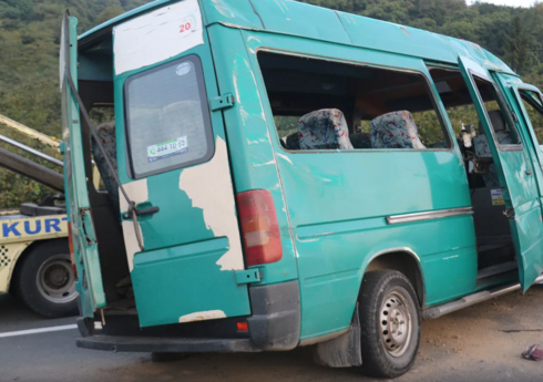 Türkiyədə mikroavtobus qəzaya uğrayıb, 17 nəfər xəsarət alıb Türkiyədə mikroavtobus qəzaya uğrayıb, 17 nəfər xəsarət alıb