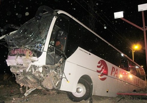 Türkiyədə sərnişin avtobusu aşıb, 28 nəfər yaralanıb