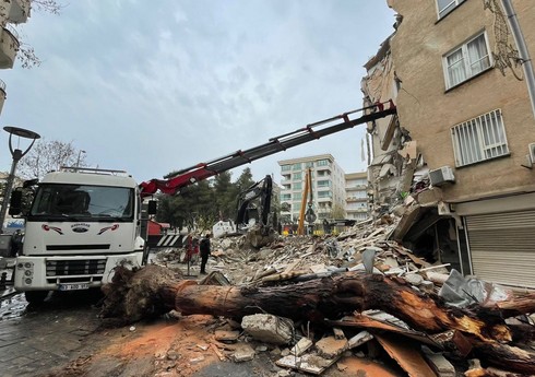 Türkiyədə zəlzələdə ölənlərin sayı  3 419-a çatıb, 20 534 nəfər yaralanıb - YENİLƏNİB