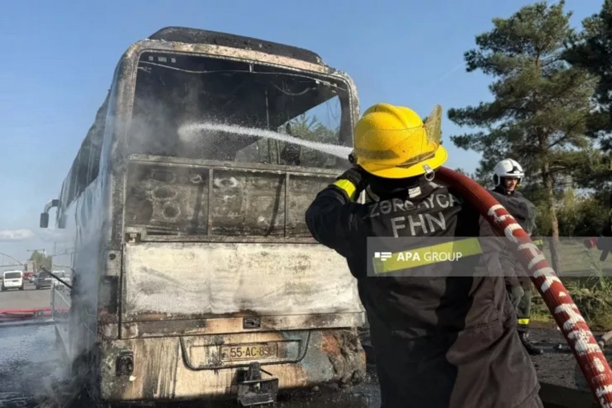 Ucarda sərnişin avtobusu yandı
