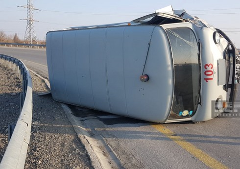 Ucarda təcili tibbi yardım maşını aşıb, 5 nəfər xəsarət alıb Ucarda təcili tibbi yardım maşını aşıb, 5 nəfər xəsarət alıb