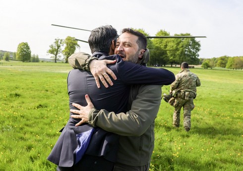 Ukrayna və Britaniya liderləri arasında görüş başlayıb Ukrayna və Britaniya liderləri arasında görüş başlayıb