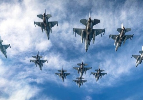 Ukraynalı hərbçilərin F-16 qırıcı təyyarələri ilə təlimləri başlayıb