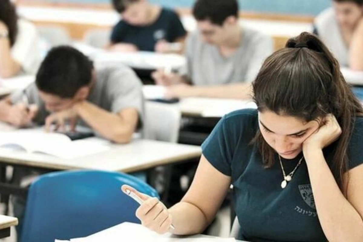 Universitet və kolleclərə sənəd qəbulu başlayıb Universitet və kolleclərə sənəd qəbulu başlayıb