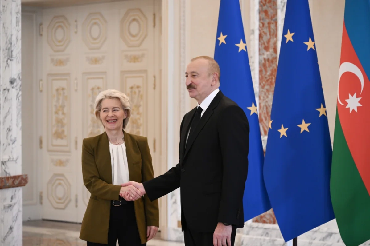 Ursula fon der Lyayen sülh sazişinin paraflanmasına görə Prezident İlham Əliyevi təbrik edib