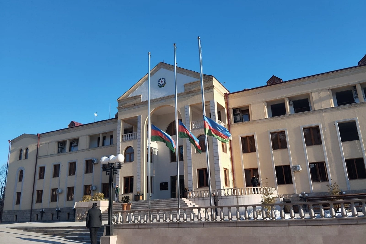 Xankəndi, Xocalı və Ağdərədə bayraqlar yarıya qədər endirildi Xankəndi, Xocalı və Ağdərədə bayraqlar yarıya qədər endirildi