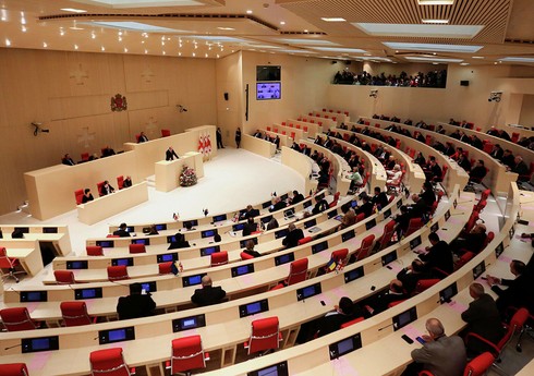 “Xarici agentlər haqqında” qanun layihəsi yenidən Gürcüstan parlamentinə təqdim edilib