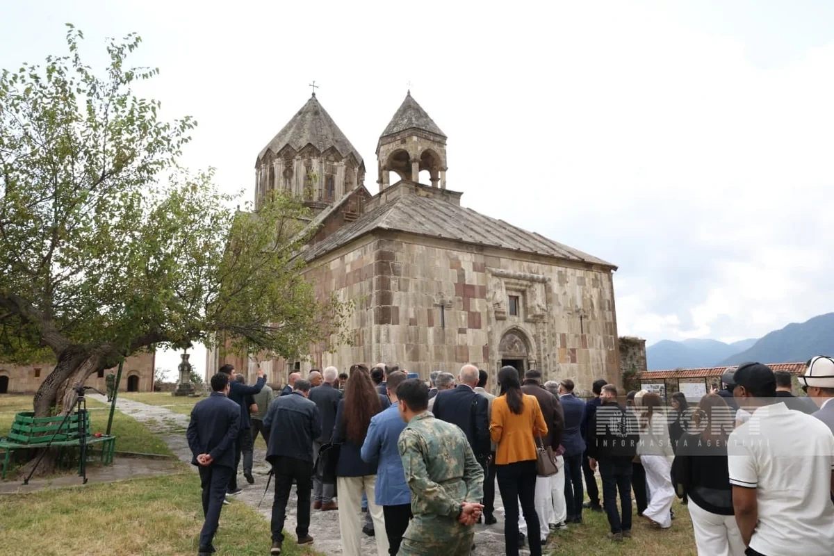 Xarici diplomatlar Gəncəsər monastır kompleksini ziyarət ediblər