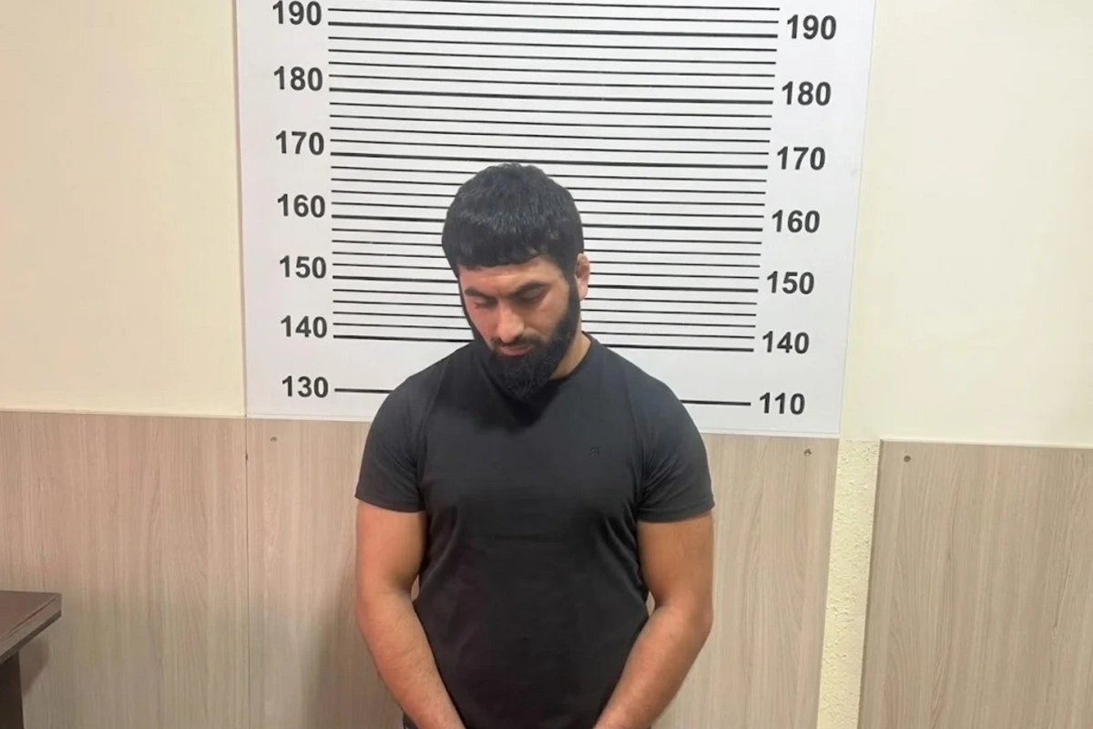 Xırdalanda məktəbin şüşələrini sındıran şəxs həbs edilib Xırdalanda məktəbin şüşələrini sındıran şəxs həbs edilib