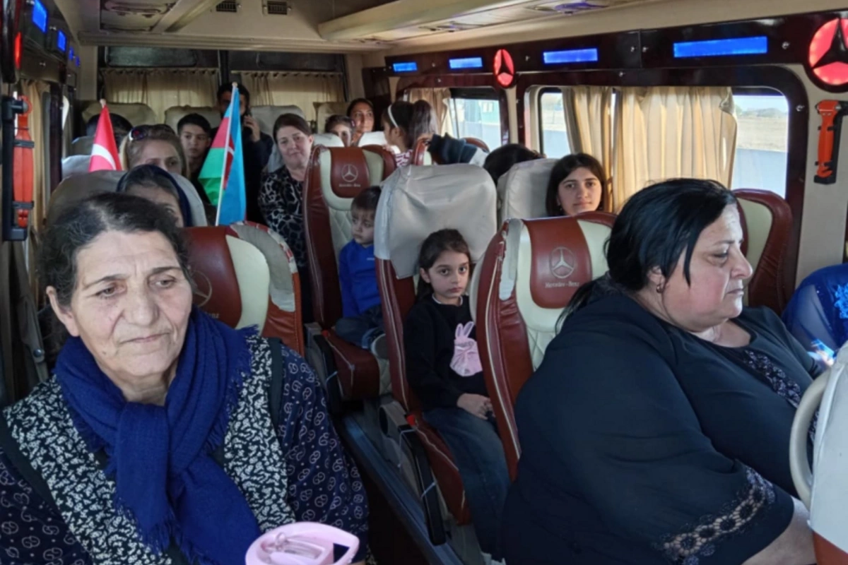 Xocalının Təzəbinə, Ballıca və Badara kəndlərinə növbəti köç karvanları yola salınıb Xocalının Təzəbinə, Ballıca və Badara kəndlərinə növbəti köç karvanları yola salınıb