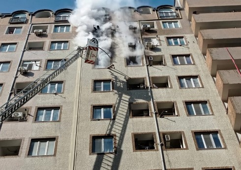 Xırdalanda çoxmərtəbəli yaşayış binasındakı yanğın söndürülüb - YENİLƏNİB