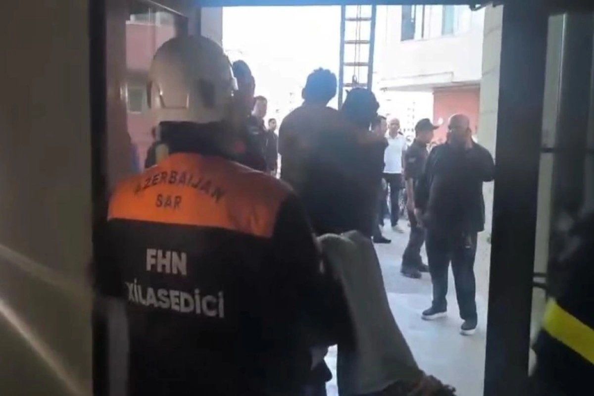 Yasamalda çoxmərtəbəli binada yanğın: Polis və xilasedicilər səfərbər oldu