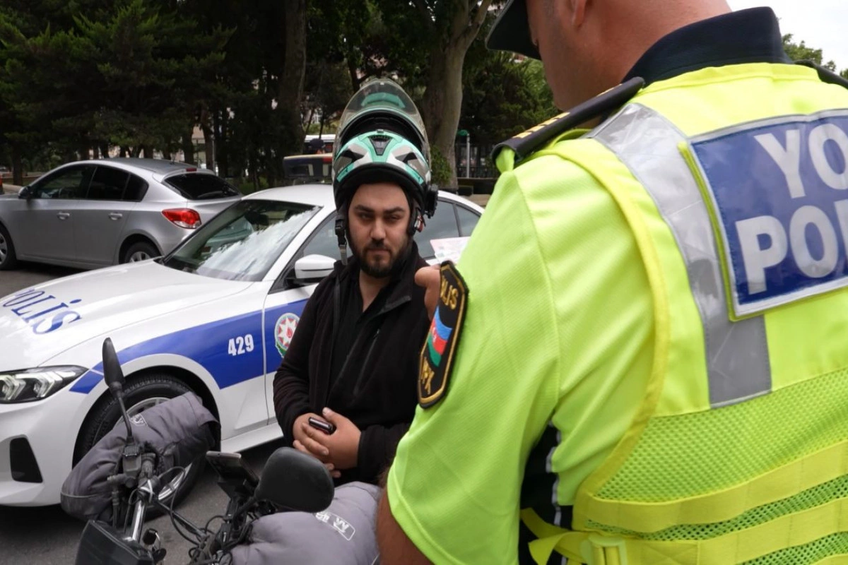 Yol polisi motokuryerlərə nəzarəti gücləndirib Yol polisi motokuryerlərə nəzarəti gücləndirib